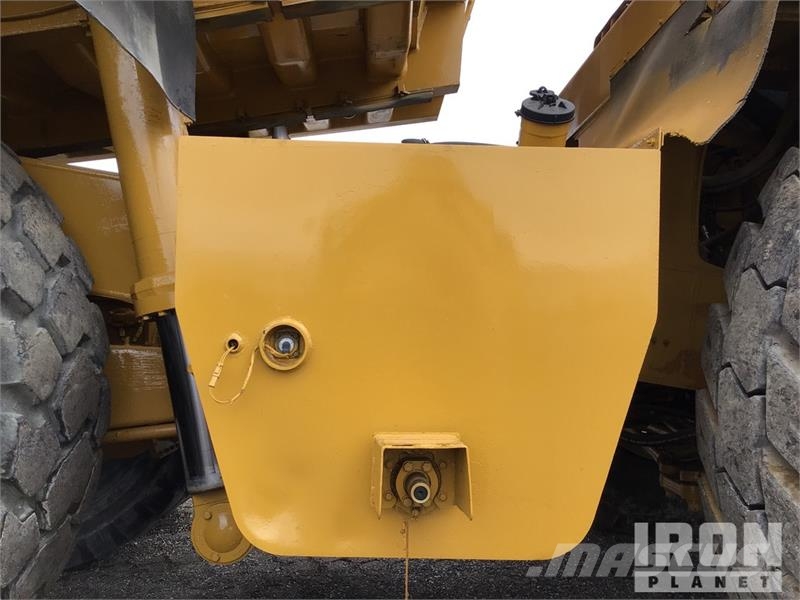 CAT 777F Haul Truck Liigendraamiga pinnaseveokid