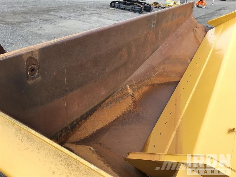 CAT 777F Haul Truck Liigendraamiga pinnaseveokid