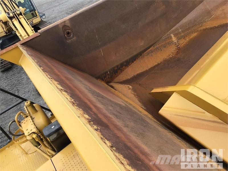 CAT 777F Haul Truck Liigendraamiga pinnaseveokid