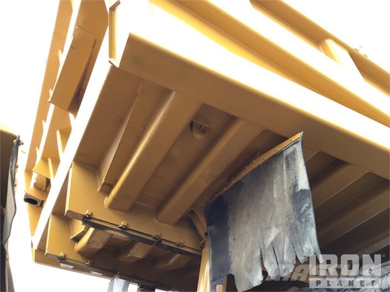 CAT 777F Haul Truck Liigendraamiga pinnaseveokid