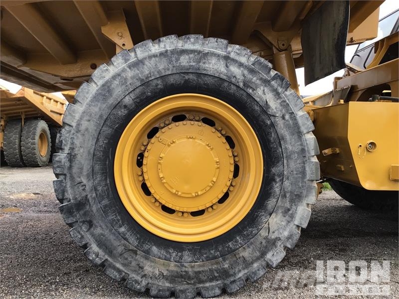 CAT 777F Haul Truck Liigendraamiga pinnaseveokid