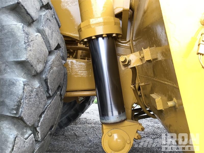 CAT 777F Haul Truck Liigendraamiga pinnaseveokid