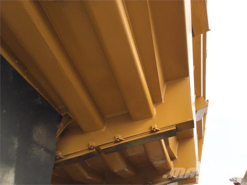 CAT 777F Haul Truck Liigendraamiga pinnaseveokid
