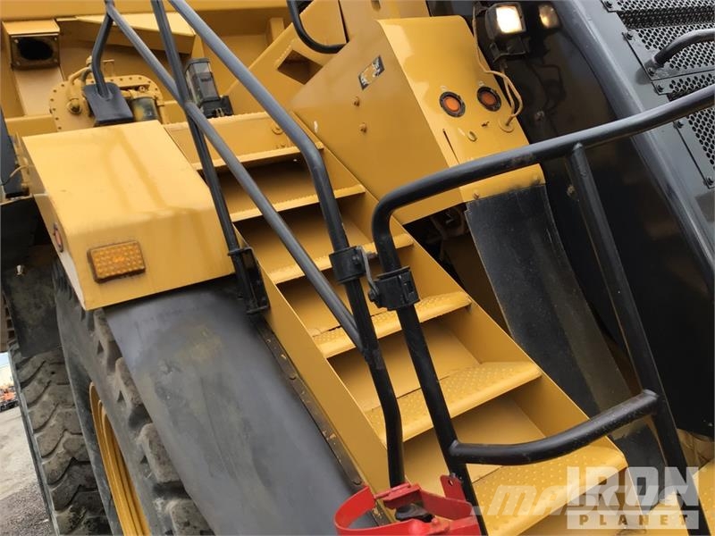 CAT 777F Haul Truck Liigendraamiga pinnaseveokid