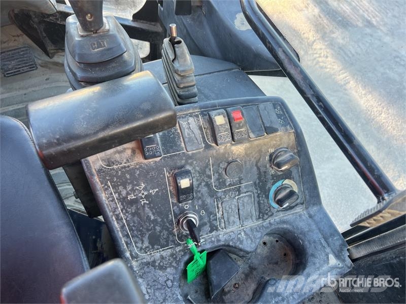 CAT 906 Radlader
