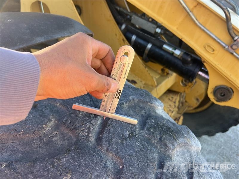 CAT 906 Radlader