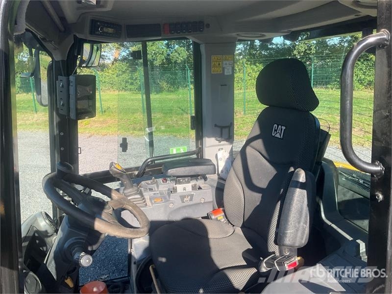 CAT 906 Radlader