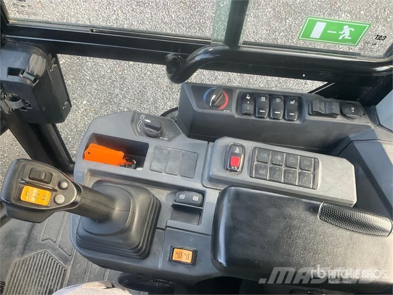 CAT 906 Radlader