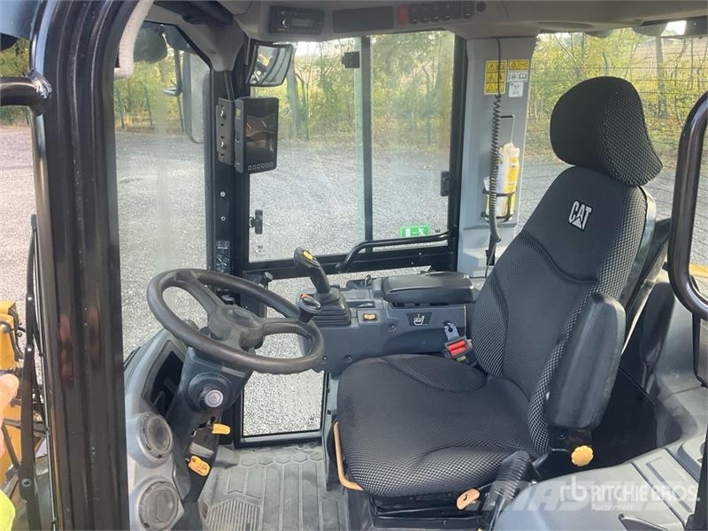 CAT 906 Radlader