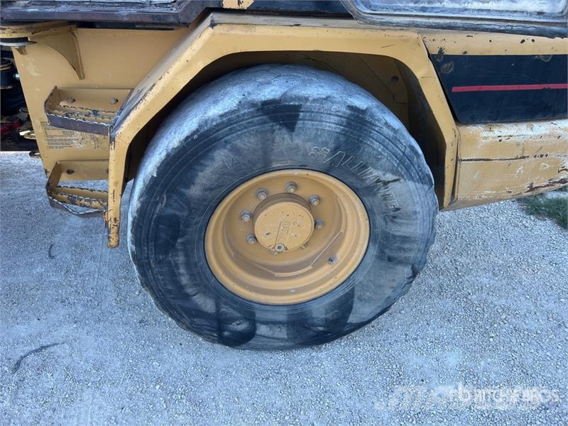CAT 906 Radlader
