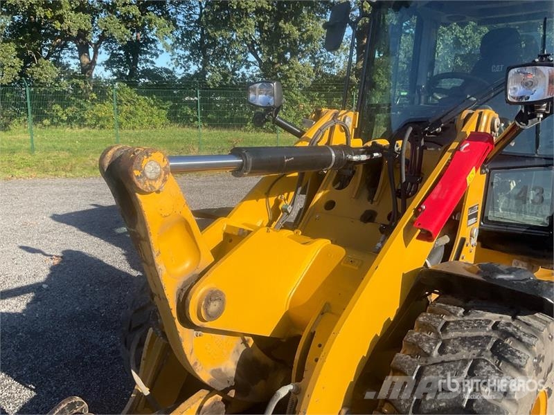CAT 906 Radlader