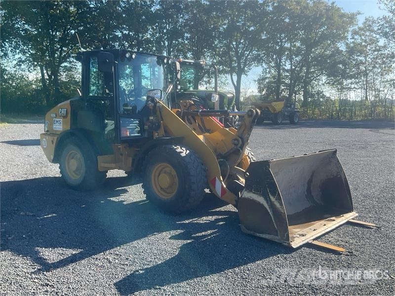 CAT 906 Radlader