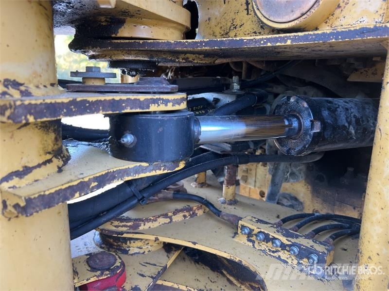 CAT 906 Radlader
