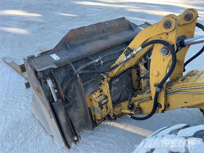 CAT 906 Radlader