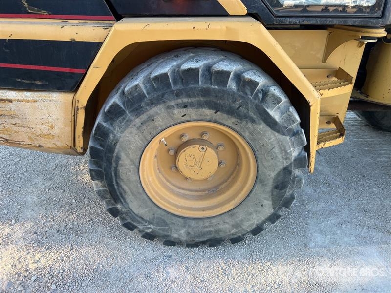 CAT 906 Radlader