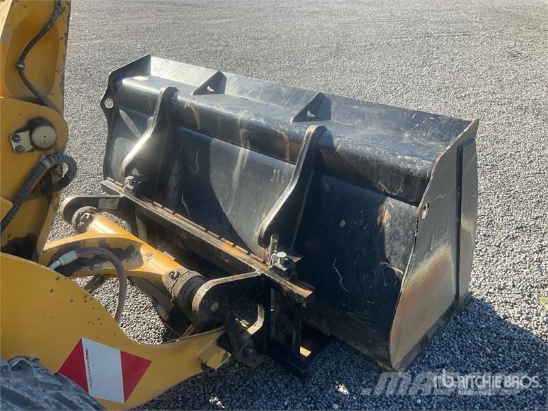 CAT 906 Radlader
