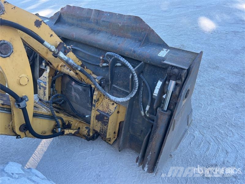 CAT 906 Radlader