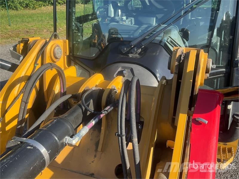 CAT 906 Radlader