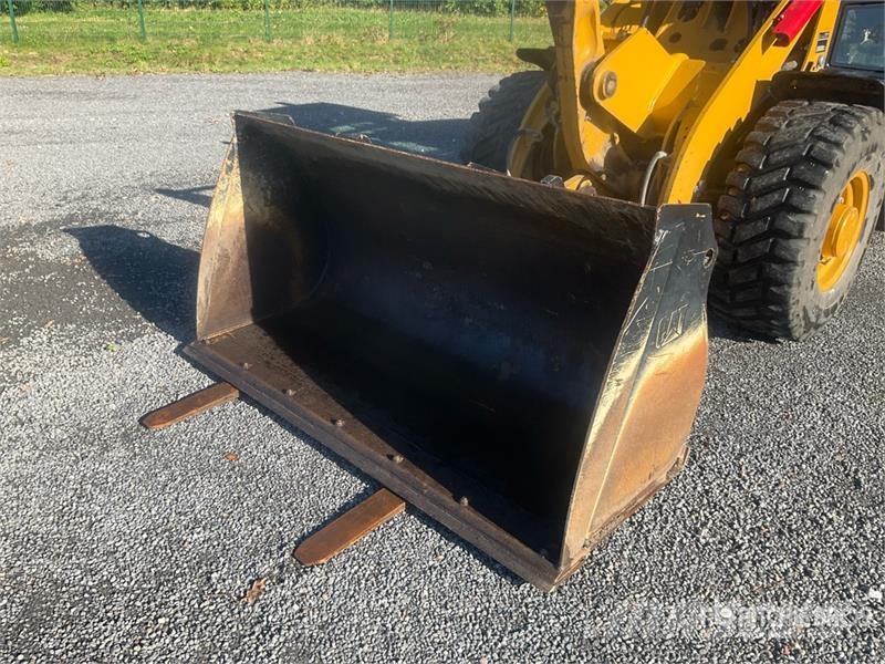 CAT 906 Radlader