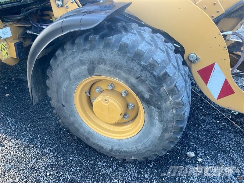 CAT 906 Radlader
