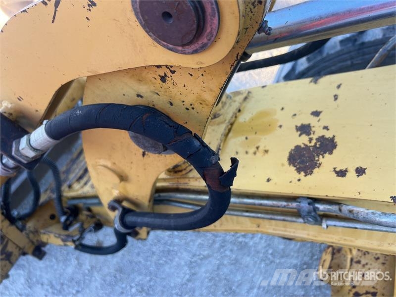 CAT 906 Radlader