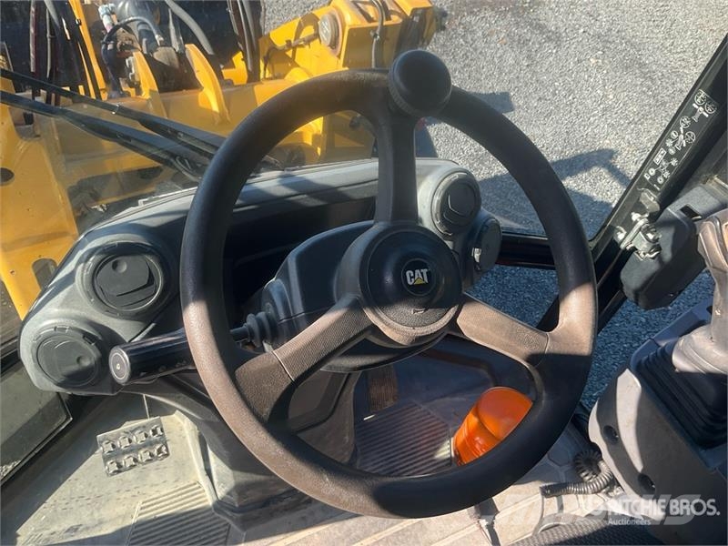 CAT 906 Radlader