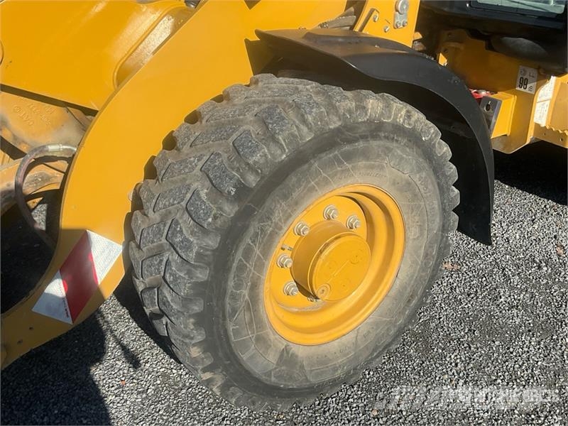 CAT 906 Radlader