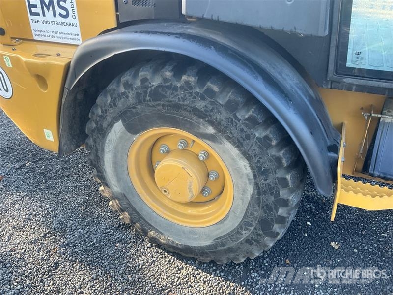 CAT 906 Radlader