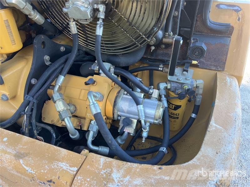 CAT 906 Radlader