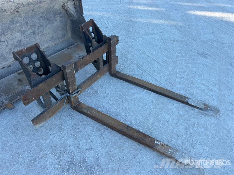 CAT 906 Radlader