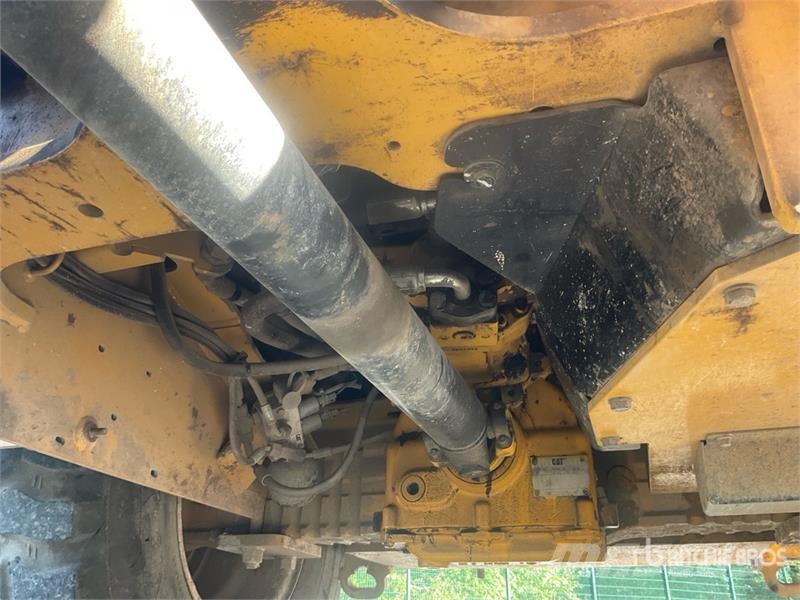 CAT 906 Radlader