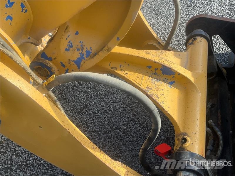 CAT 908M Wheel Loader Iekrāvēji uz riteņiem