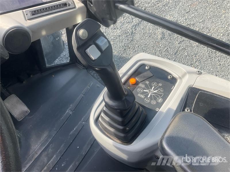 CAT 908M Wheel Loader Iekrāvēji uz riteņiem