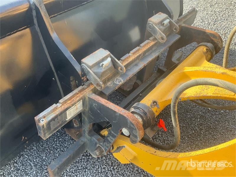CAT 908M Wheel Loader Iekrāvēji uz riteņiem