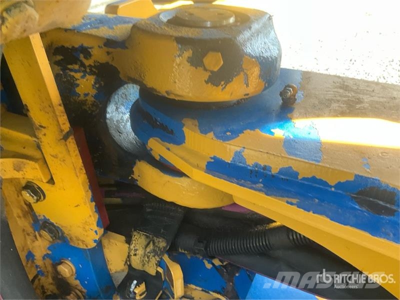 CAT 908M Wheel Loader Iekrāvēji uz riteņiem