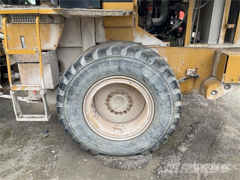 CAT 924G Колесни товарачи