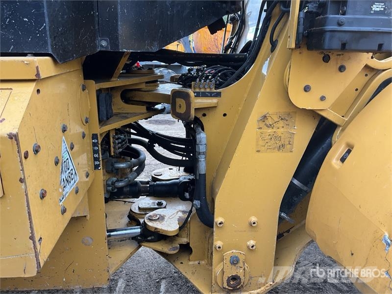 CAT 938M Rataslaadurid
