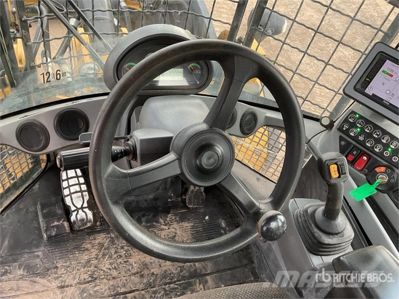 CAT 938M Rataslaadurid