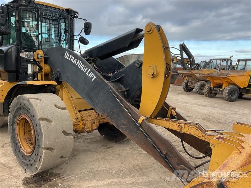 CAT 938M Rataslaadurid