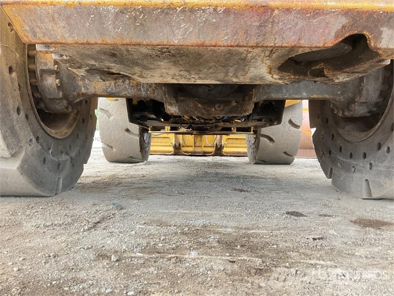 CAT 938M Rataslaadurid