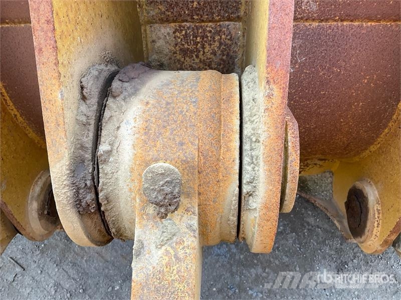 CAT 962K Wheel Loader Pale gommate