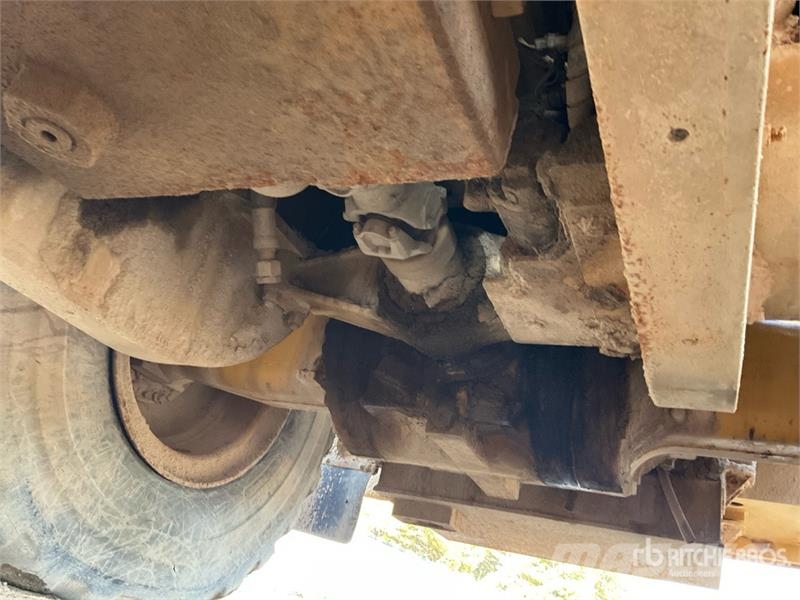 CAT 962K Wheel Loader Pale gommate