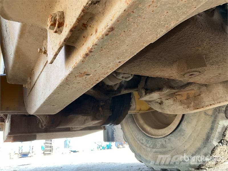 CAT 962K Wheel Loader Pale gommate