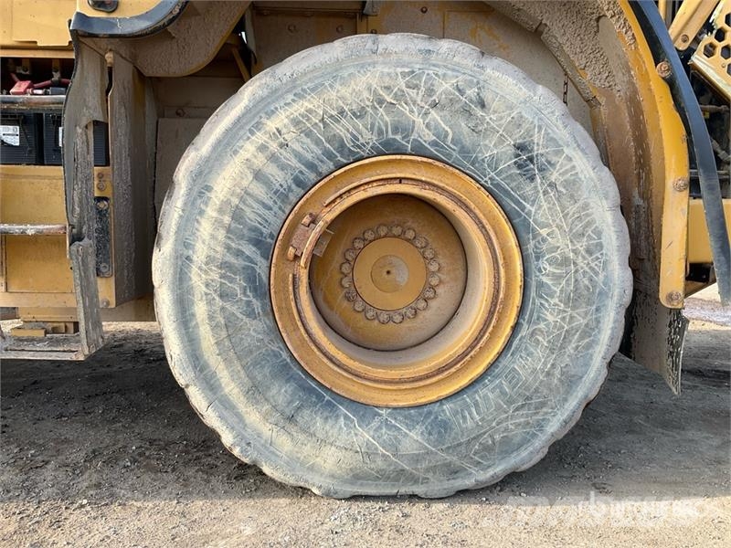 CAT 962K Wheel Loader Pale gommate