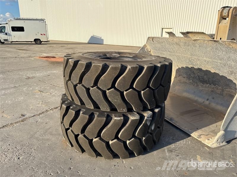 CAT 962M Kolesni nakladalci