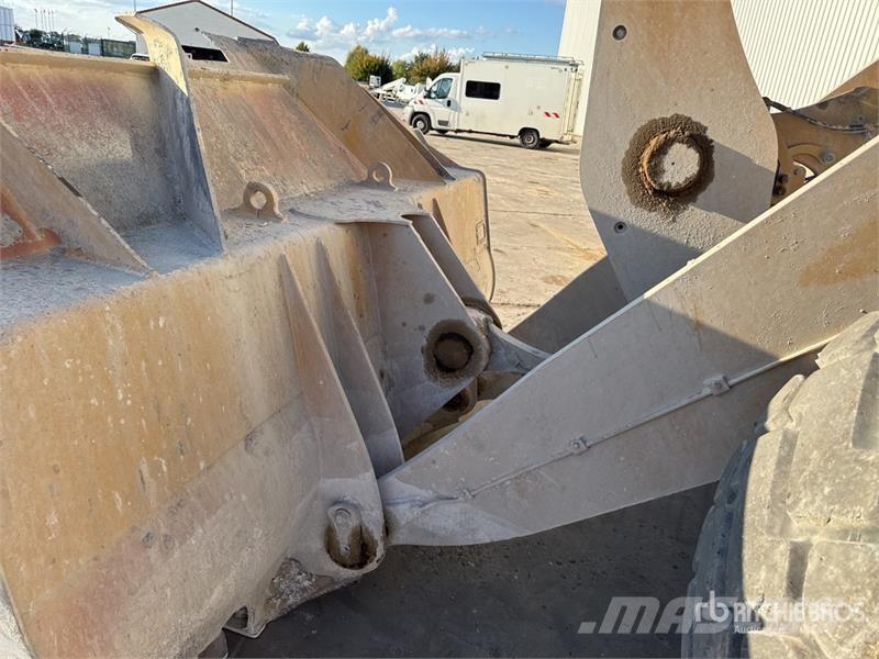 CAT 962M Kolesni nakladalci