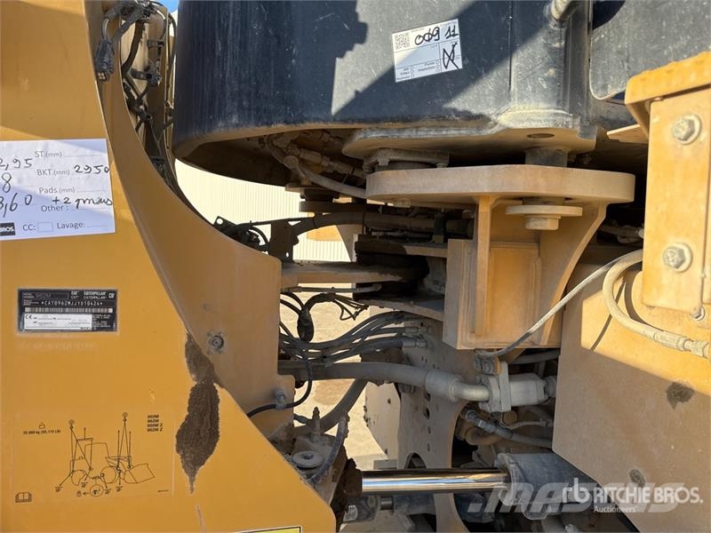 CAT 962M Kolesni nakladalci