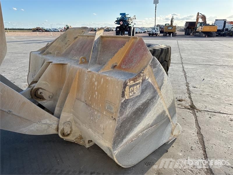 CAT 962M Kolesni nakladalci