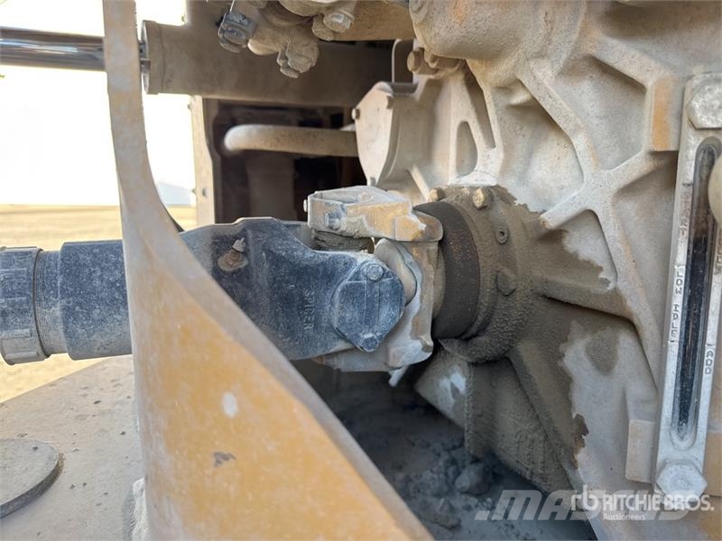 CAT 962M Kolesni nakladalci