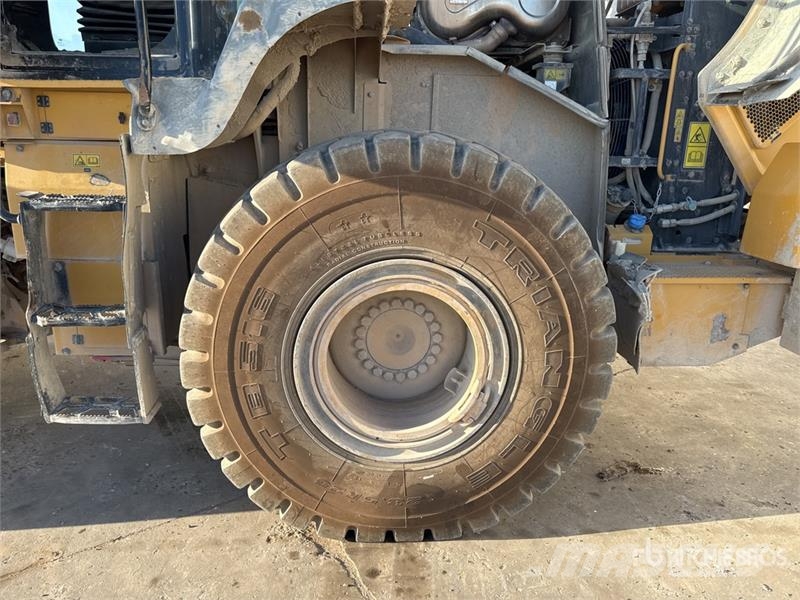CAT 962M Kolesni nakladalci